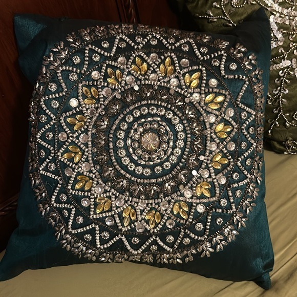Three sequenced boho pillows - Picture 2 of 4
